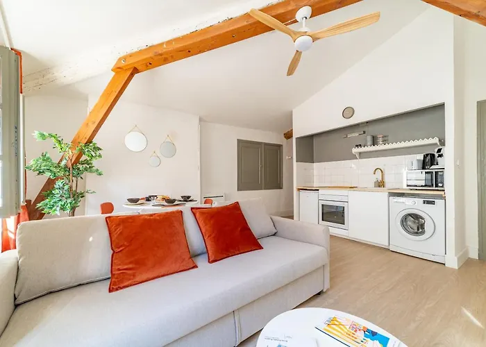 Lägenhet Au Coeur De L'effervescence Terracotta - Nuit A Nîmes