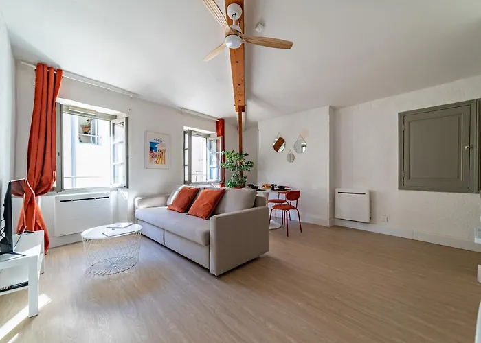 Au Coeur De L'effervescence Terracotta - Nuit A *